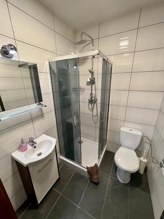 Apartamenty Ostrowiec - Pokoje Goscinne Centrum Ostrowiec Świętokrzyski Exteriör bild
