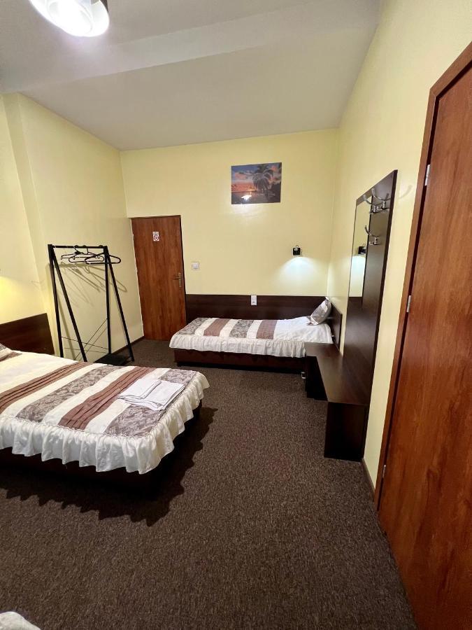 Apartamenty Ostrowiec - Pokoje Goscinne Centrum Ostrowiec Świętokrzyski Exteriör bild