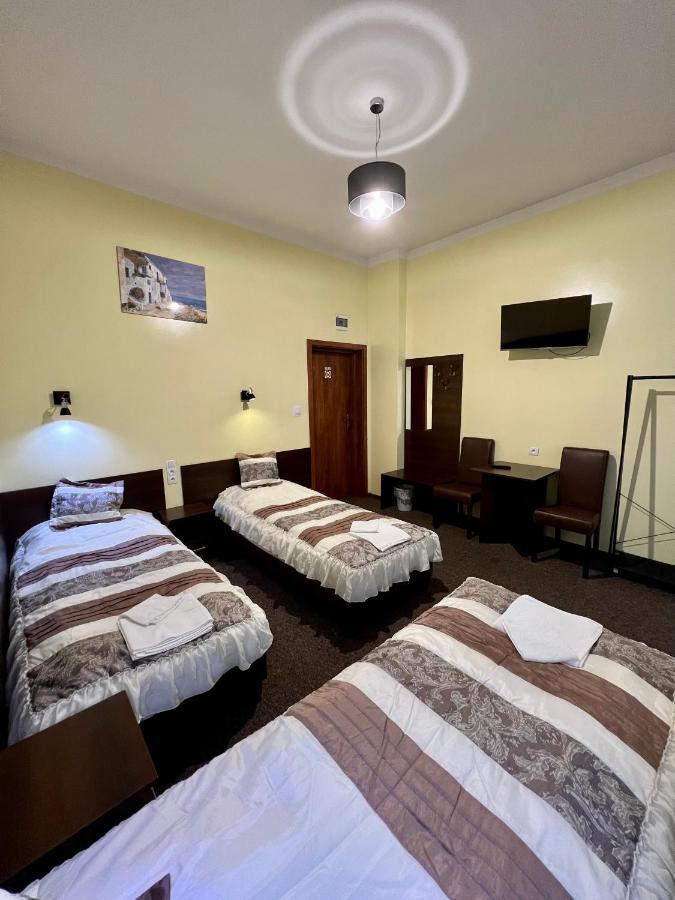 Apartamenty Ostrowiec - Pokoje Goscinne Centrum Ostrowiec Świętokrzyski Exteriör bild