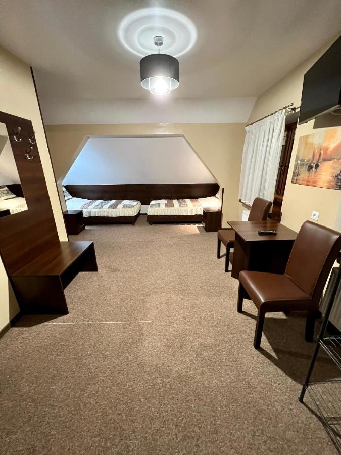 Apartamenty Ostrowiec - Pokoje Goscinne Centrum Ostrowiec Świętokrzyski Exteriör bild